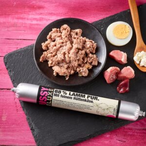 Alternative view of Pussy Deluxe Lamm pur mit feinem Hüttenkäse Mousse