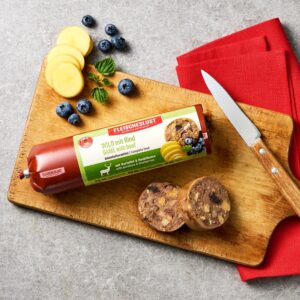 Alternative view of Wild mit Rind mit Kartoffel & Heidelbeere