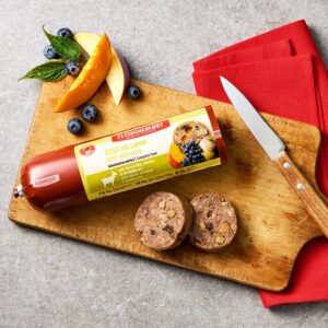 Alternative view of Ziege mit Lamm mit Steckrübe, Kürbis & Heidelbeere